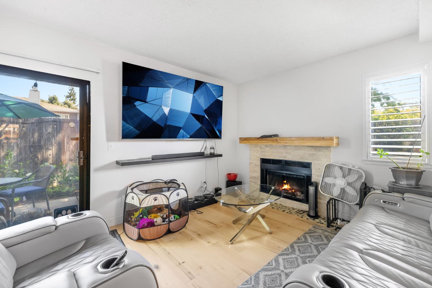1125 Bell Street 1