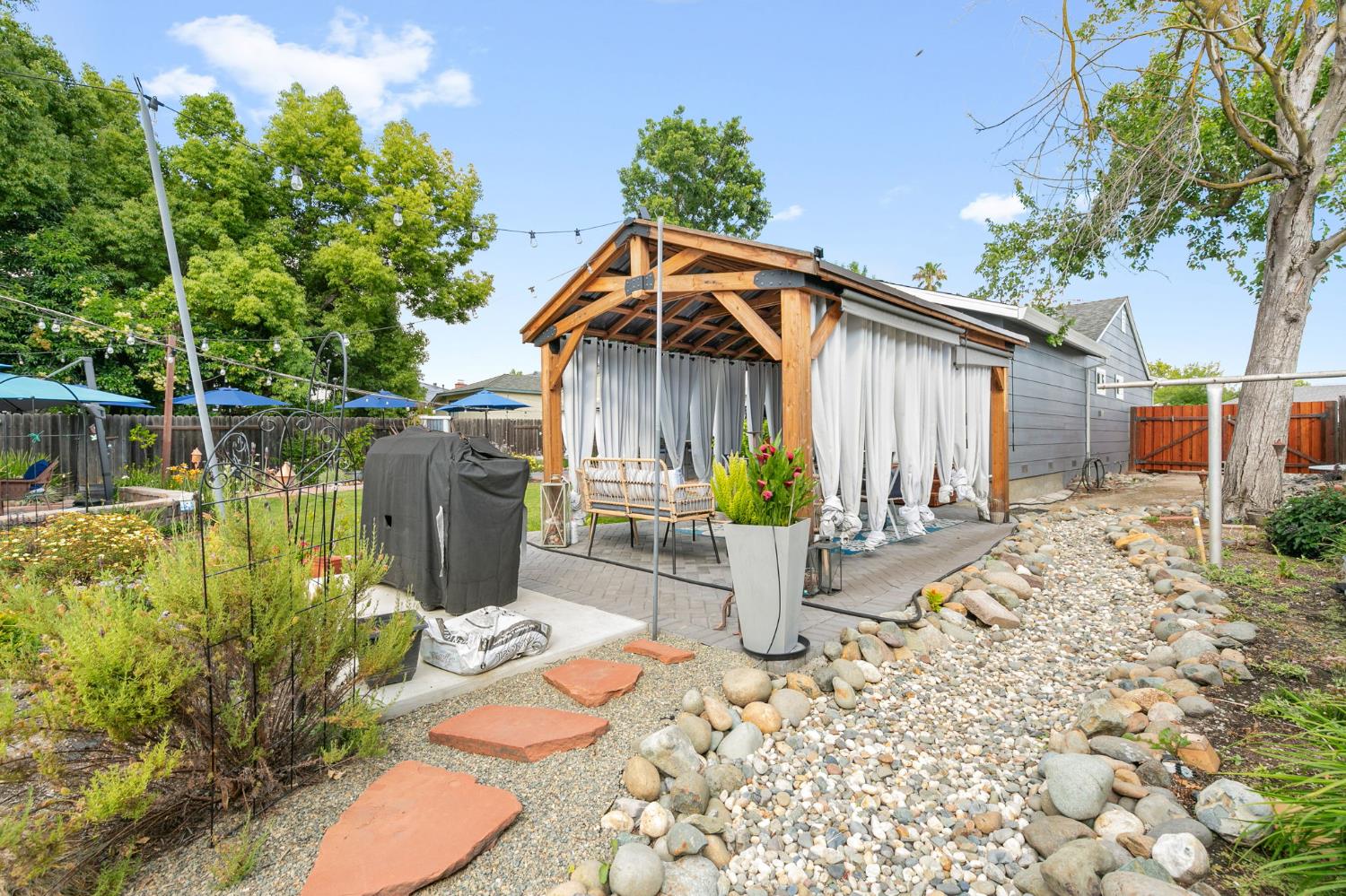 2533 Cambon Way