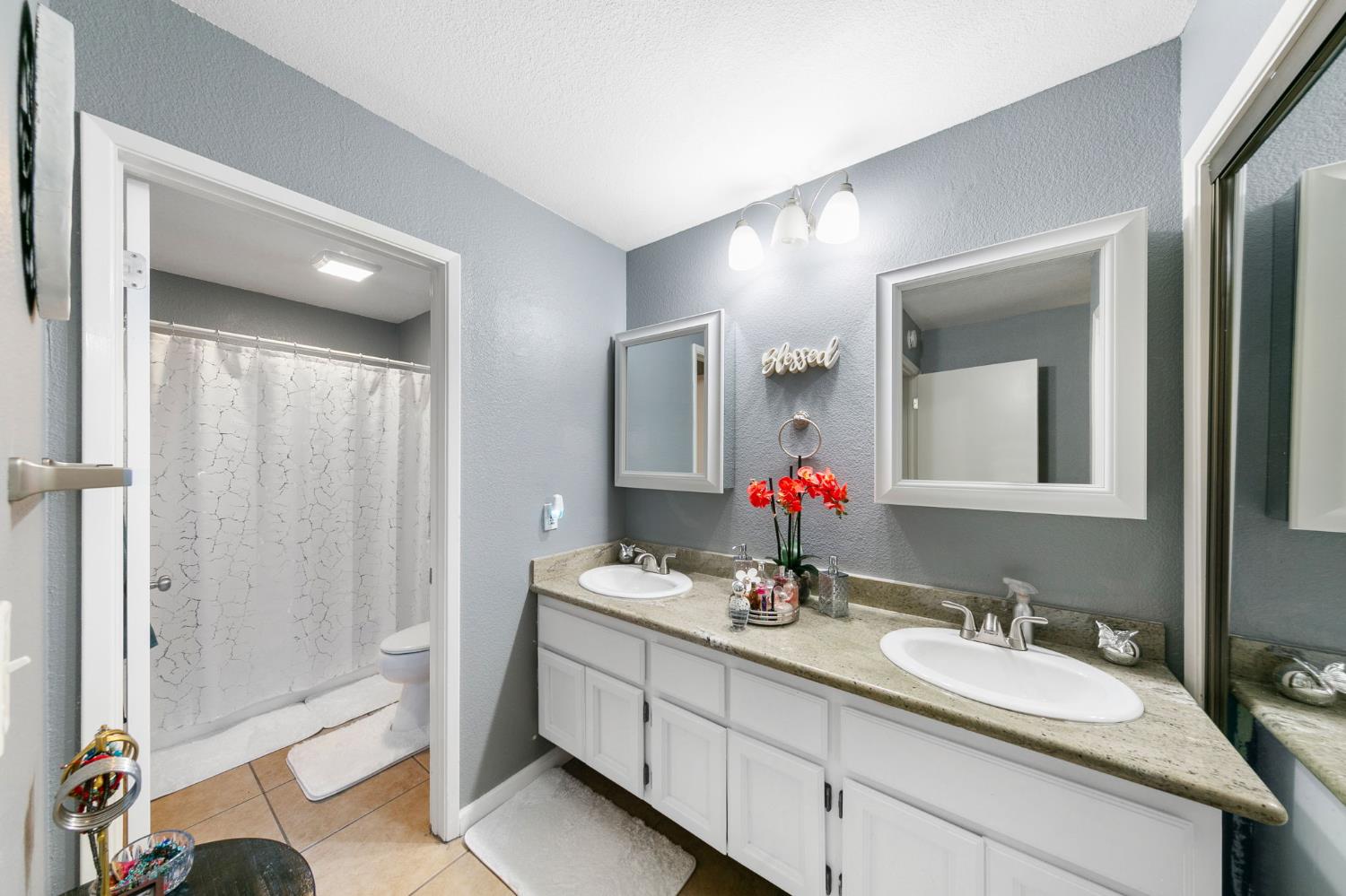 1425 W Swain Road 13