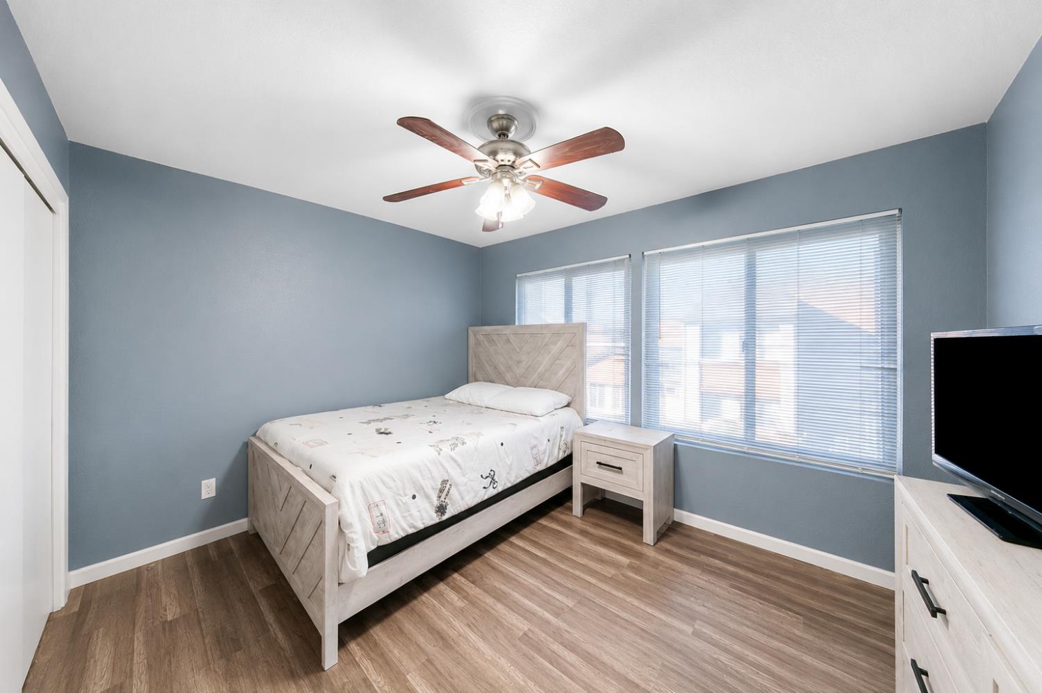 1425 W Swain Road 13