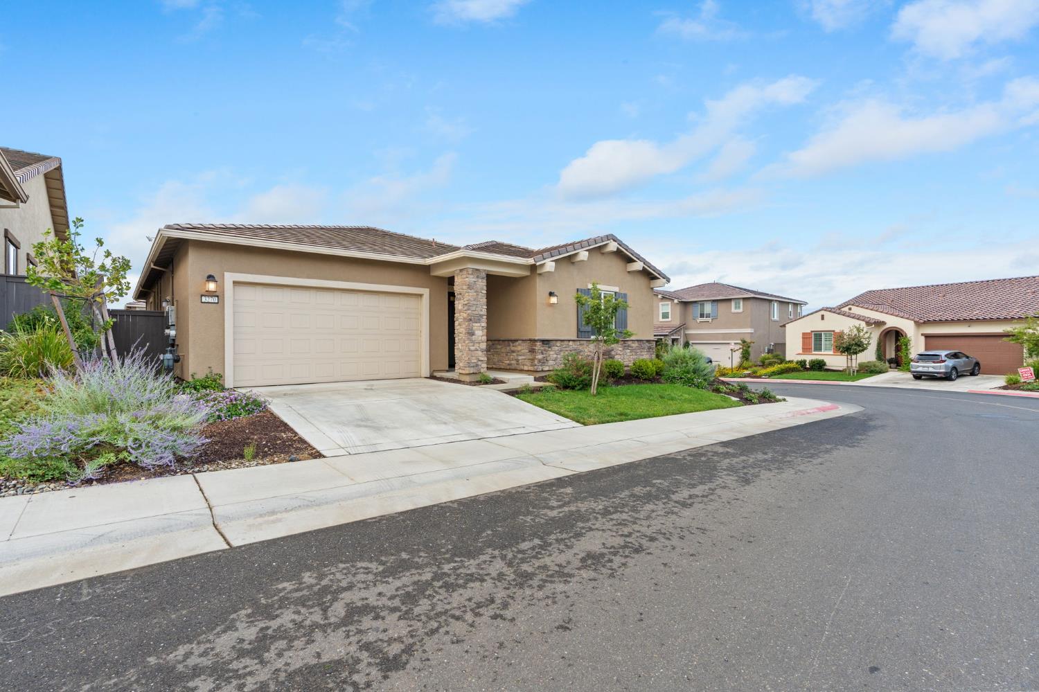 3270 Garden Terrace Drive