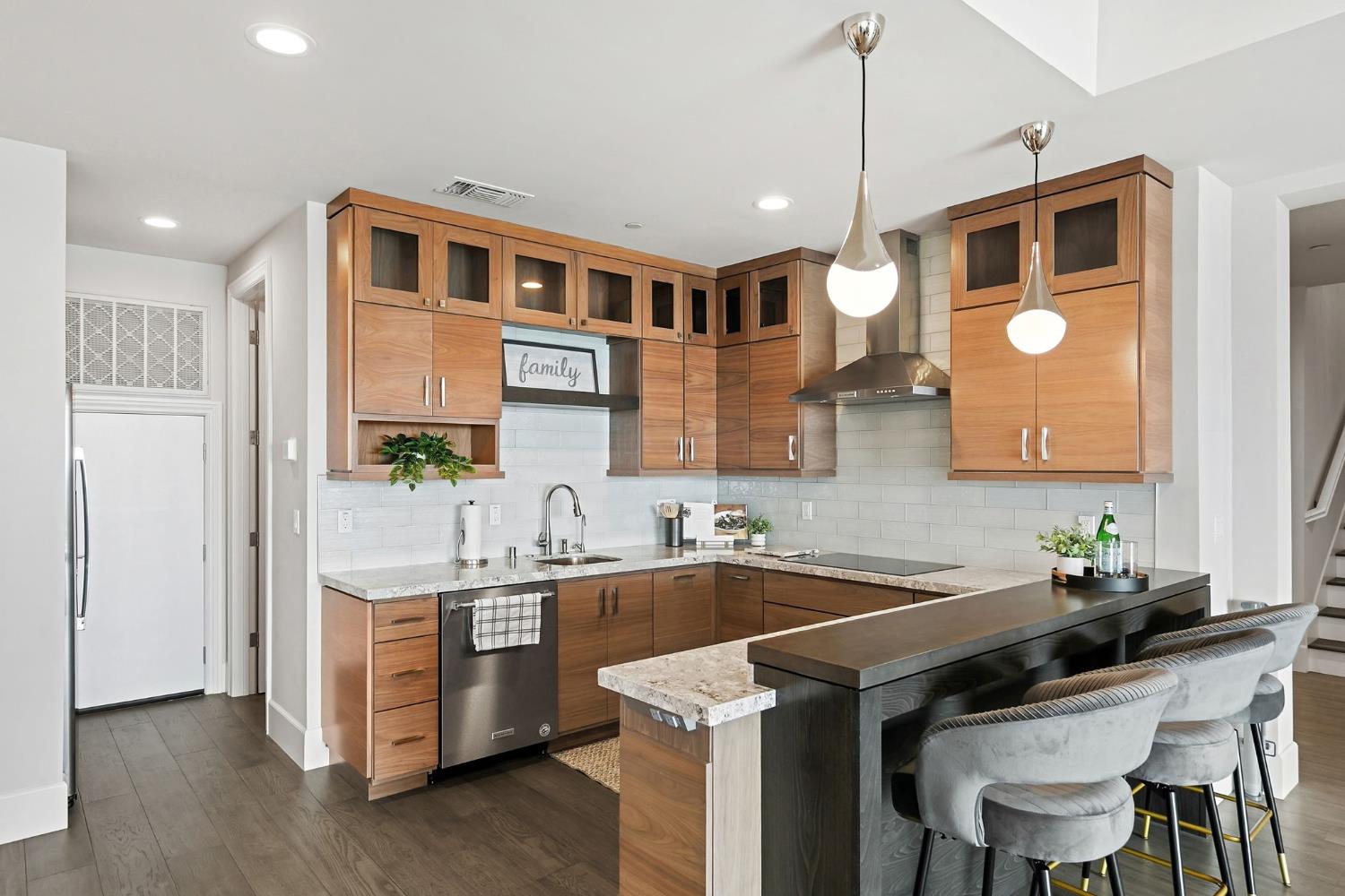 455 Serpa Way