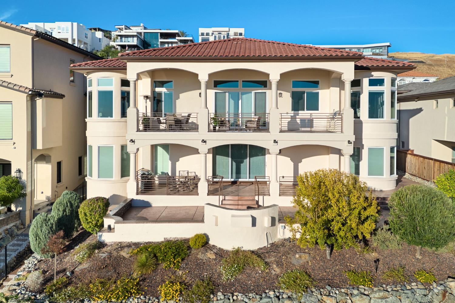 455 Serpa Way
