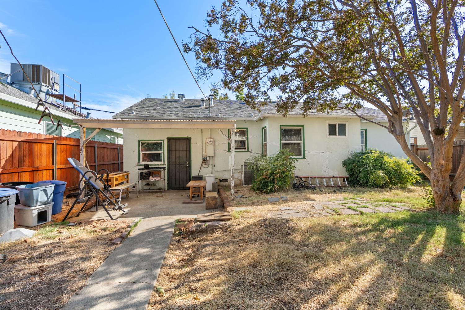 1095 Sonoma Avenue