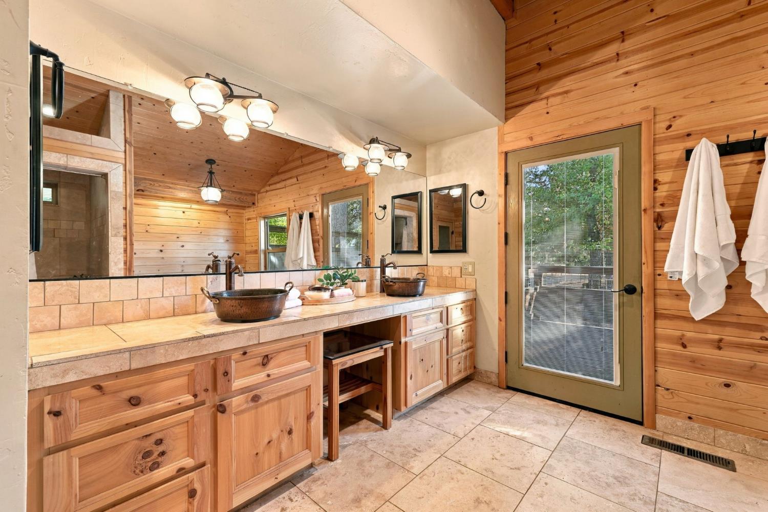 19526 Shawnee Trail