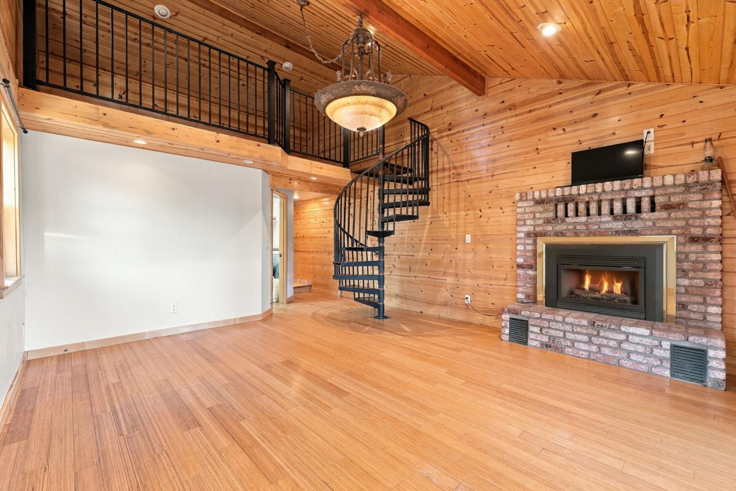 19526 Shawnee Trail