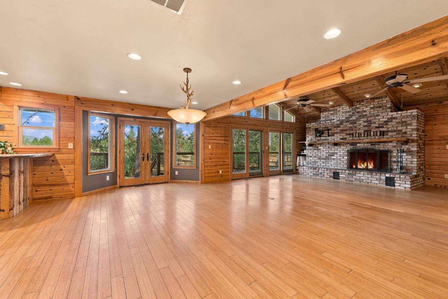 19526 Shawnee Trail