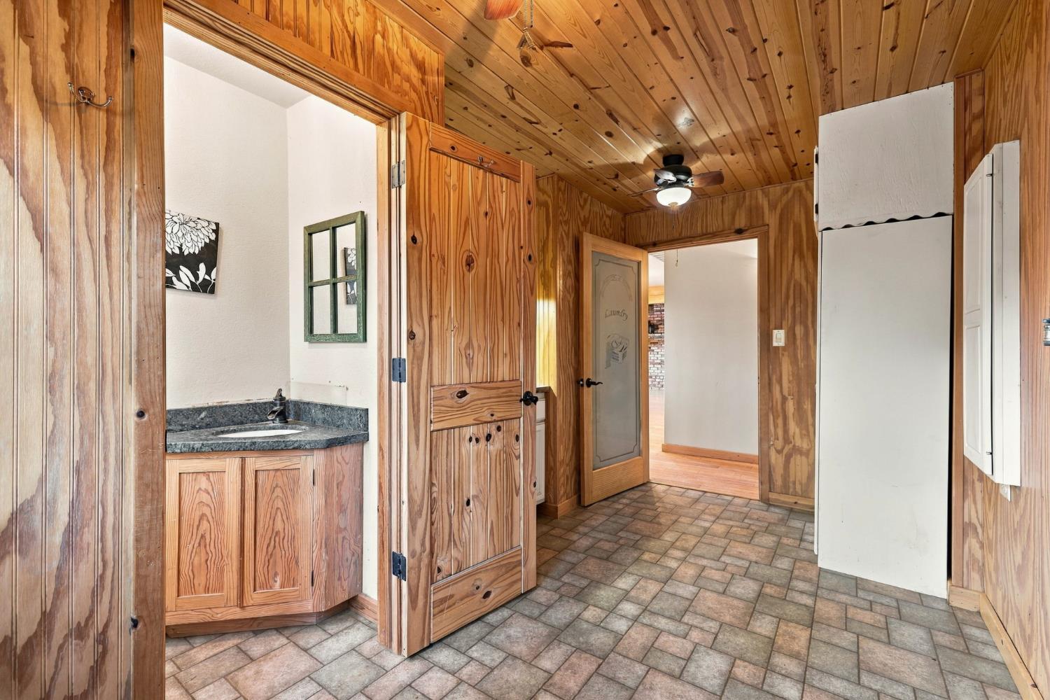 19526 Shawnee Trail