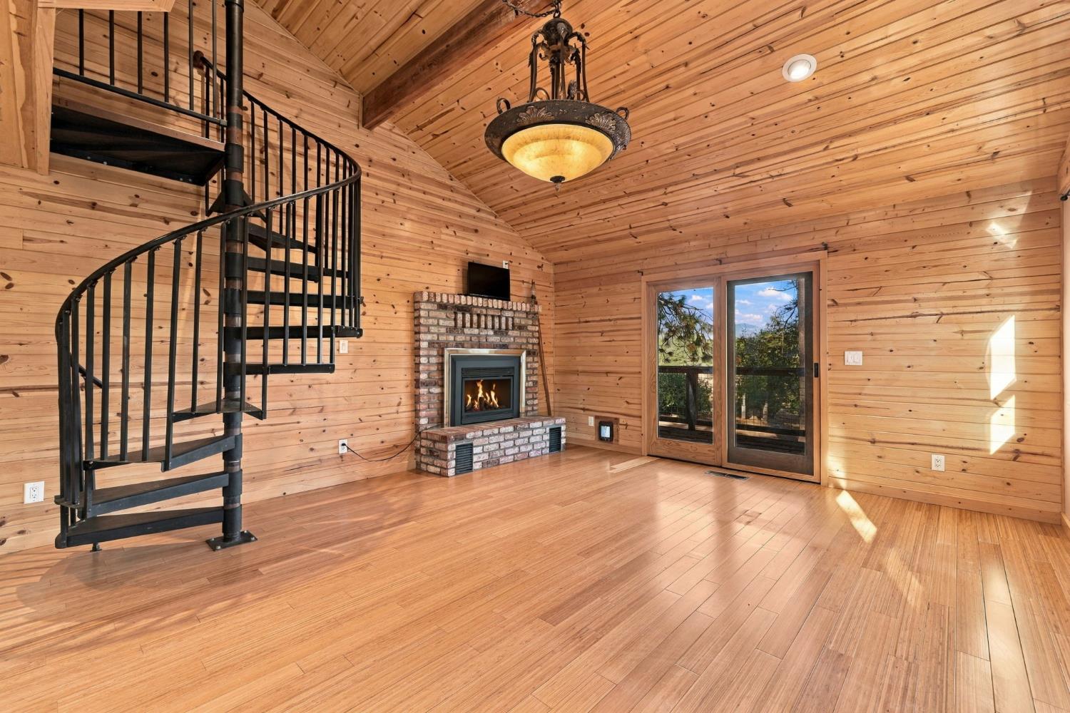 19526 Shawnee Trail