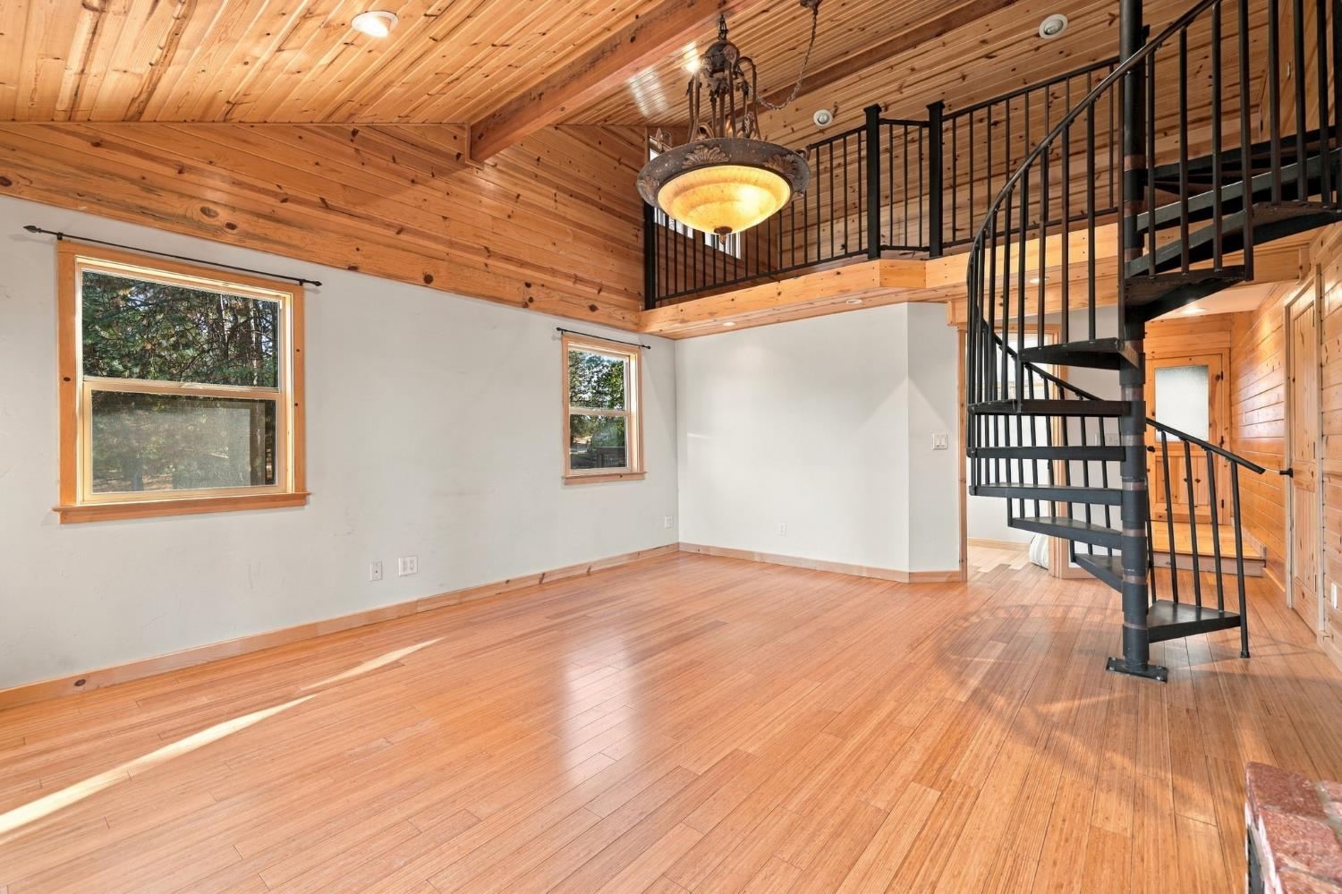 19526 Shawnee Trail