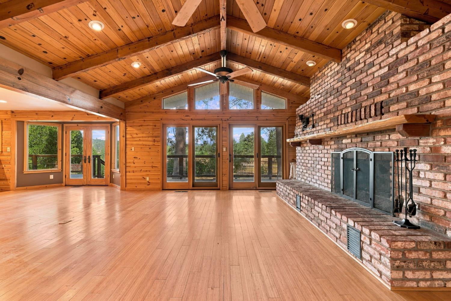 19526 Shawnee Trail