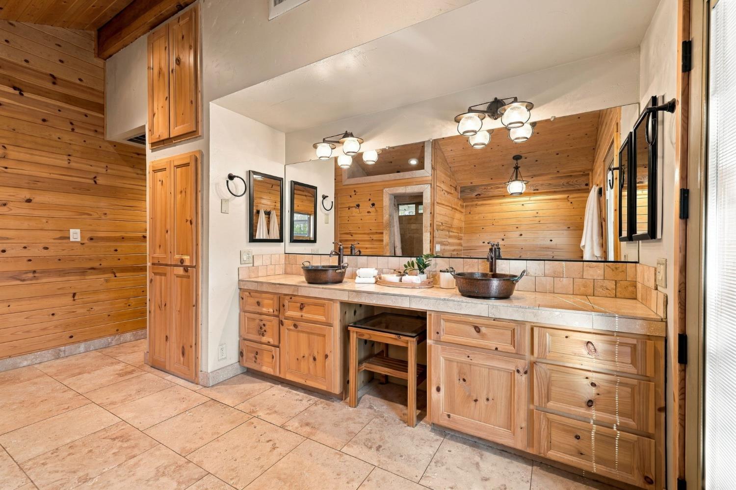19526 Shawnee Trail