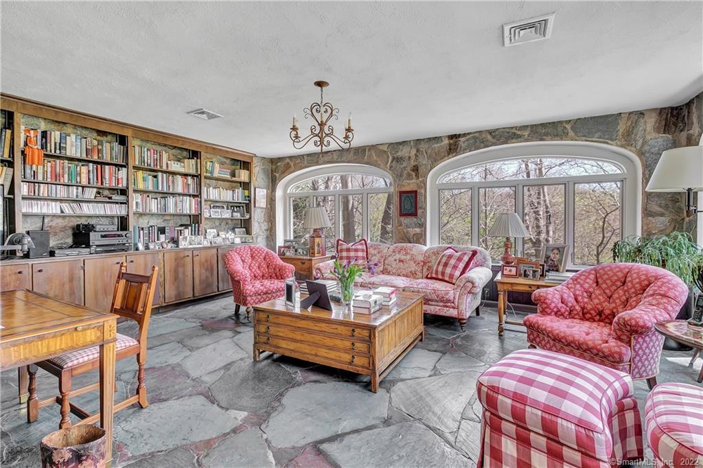 12 Iron Gate Hill