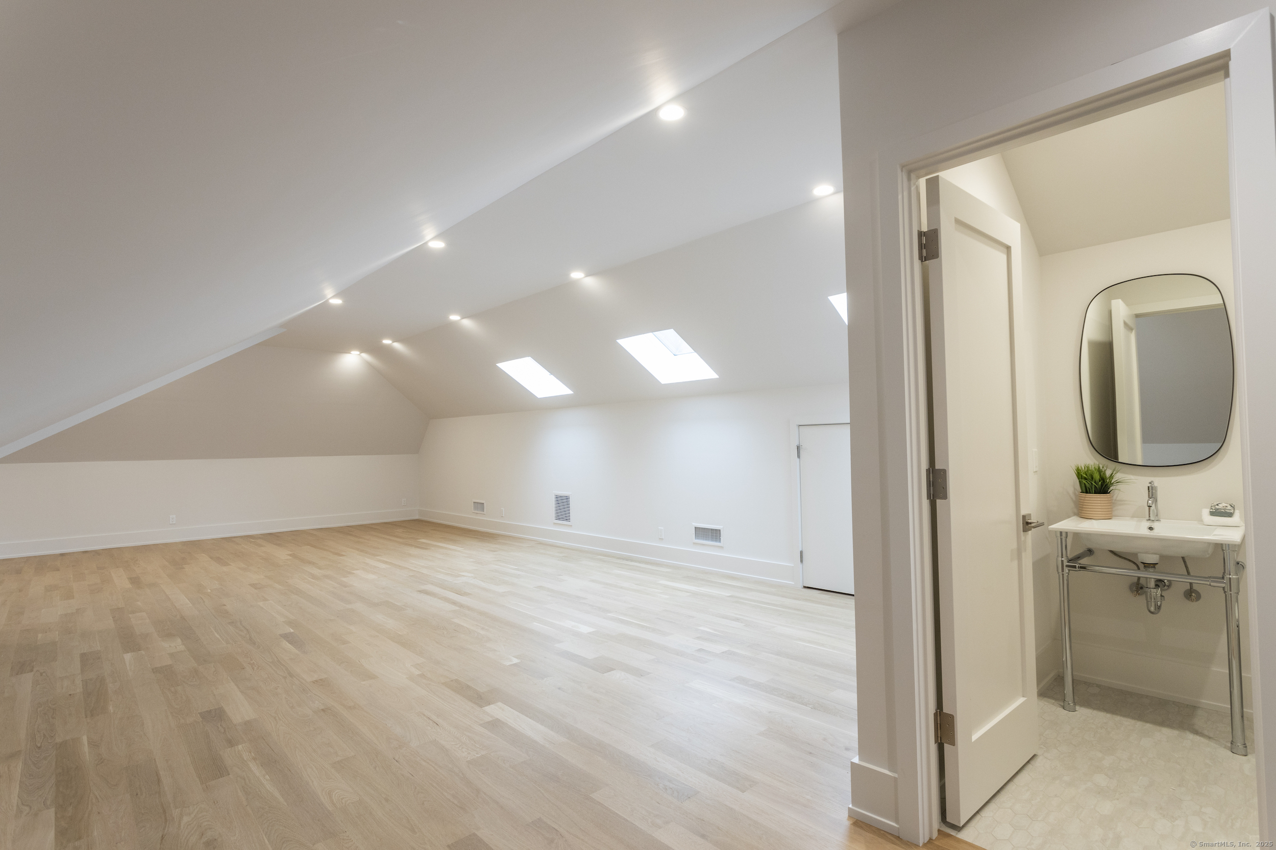 8 Fillow Street