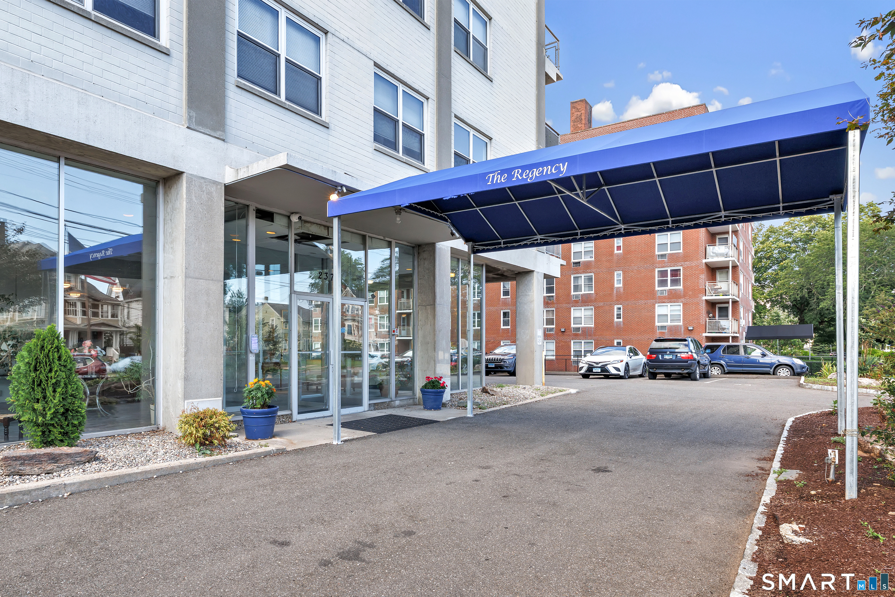 2370 North Avenue Unit: 8D