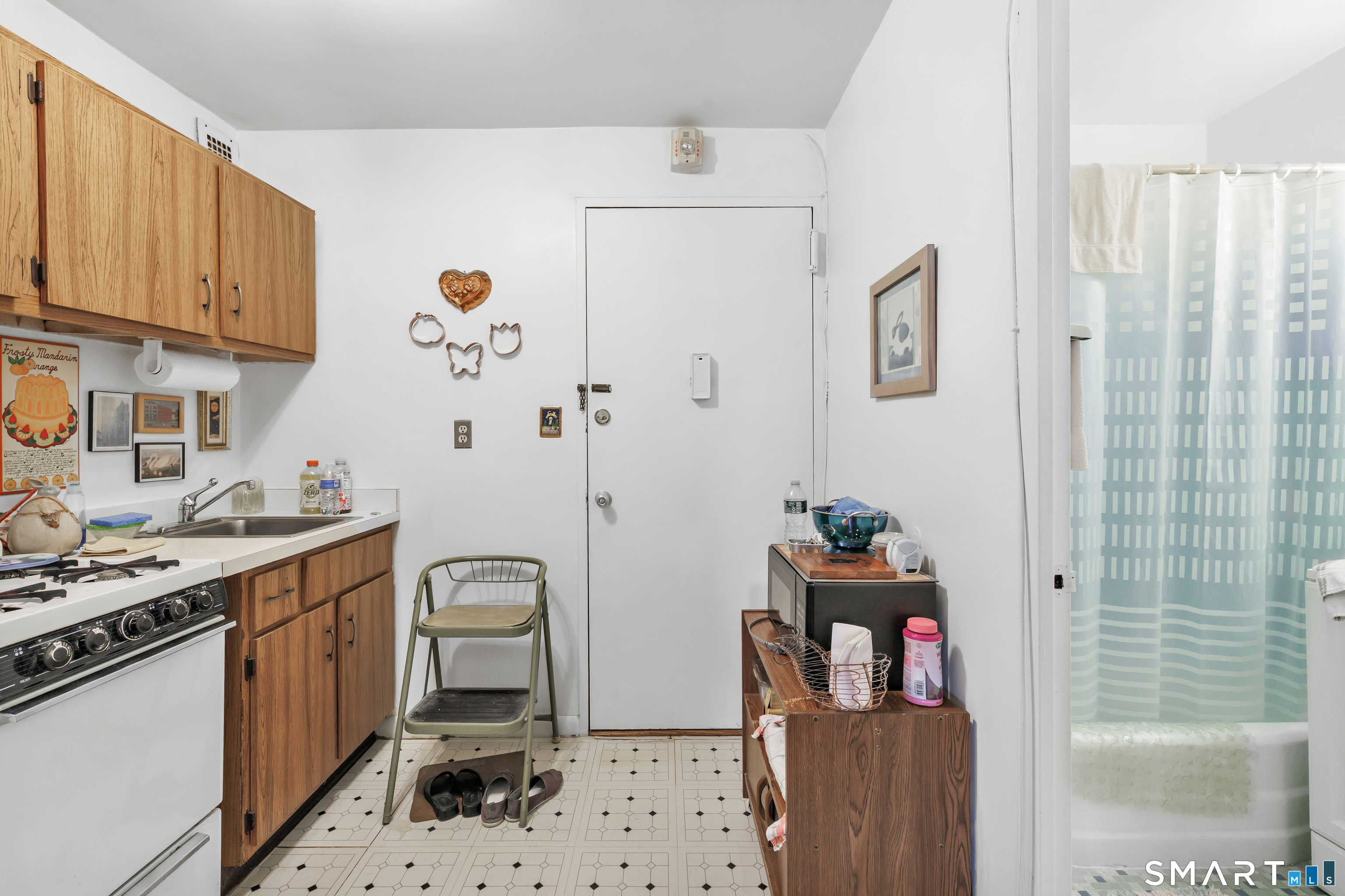 2370 North Avenue Unit: 8D