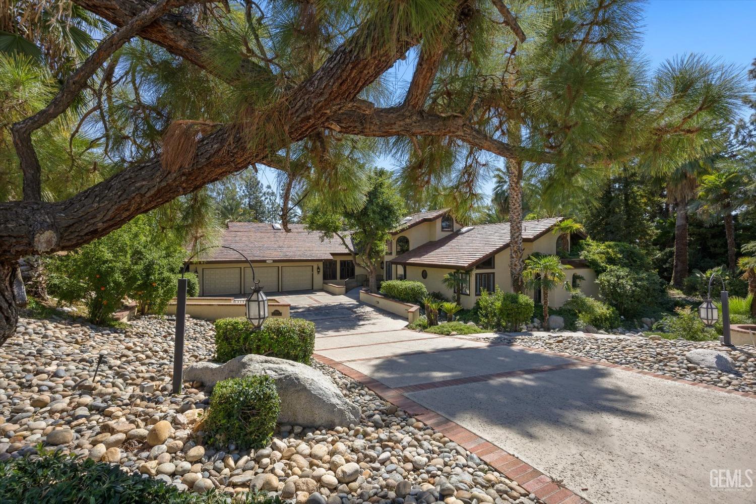 15301 Vista Grande Drive