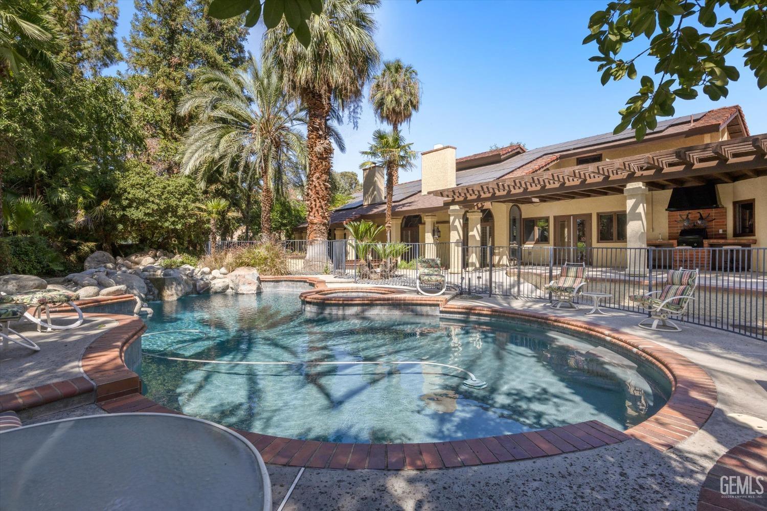 15301 Vista Grande Drive