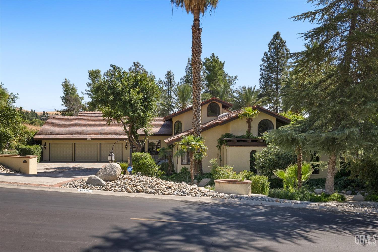 15301 Vista Grande Drive