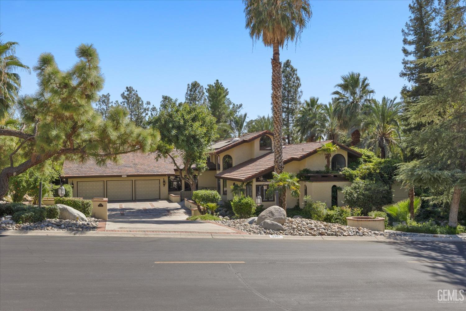 15301 Vista Grande Drive