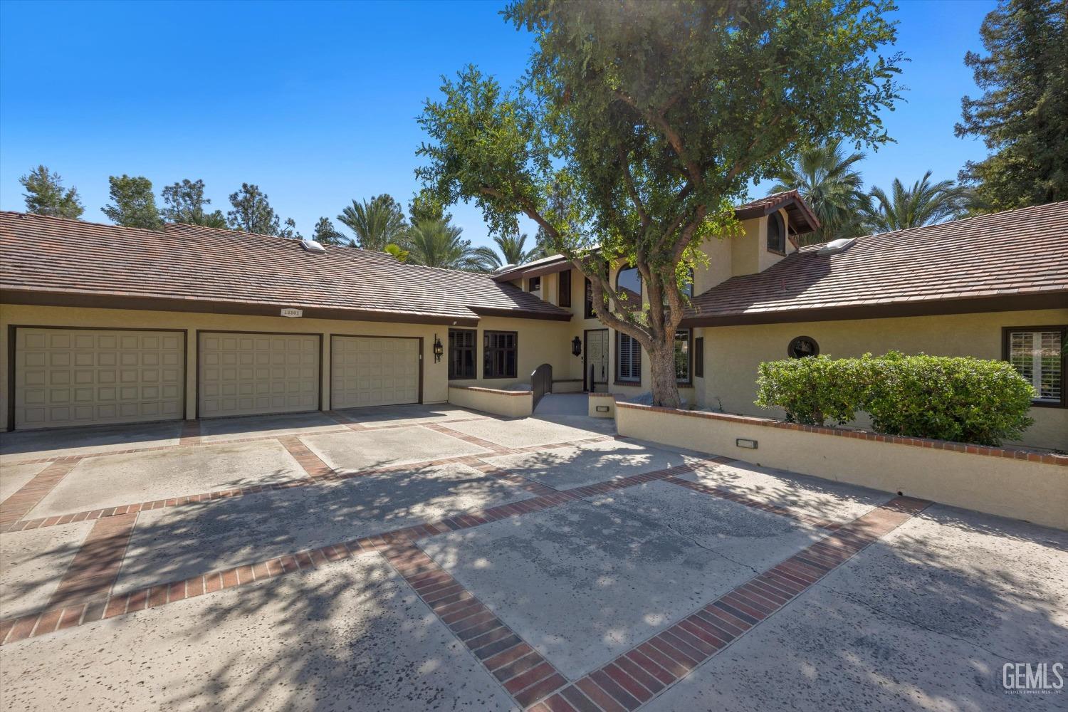 15301 Vista Grande Drive