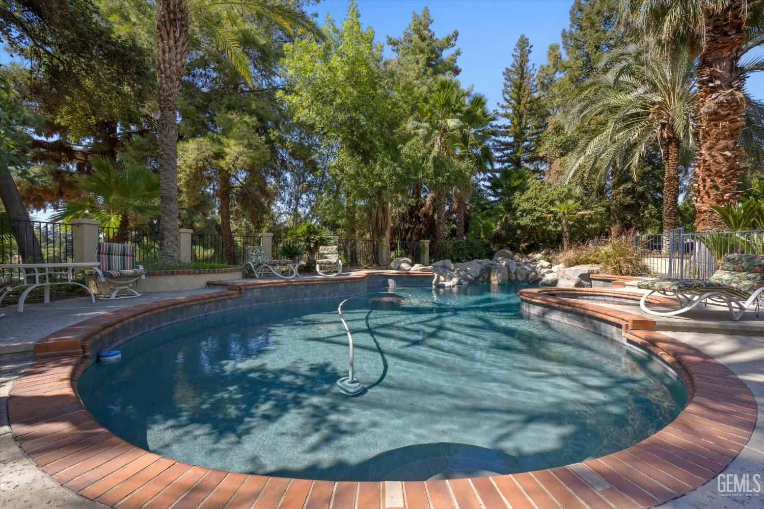15301 Vista Grande Drive