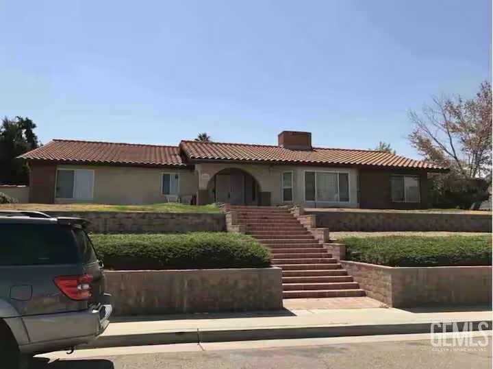 829 Philippine Street