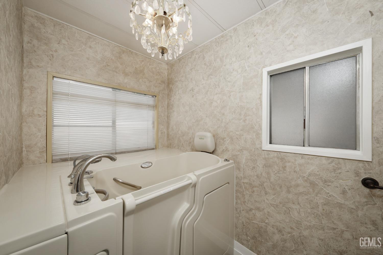 6000 E Brundage Lane Unit: 23