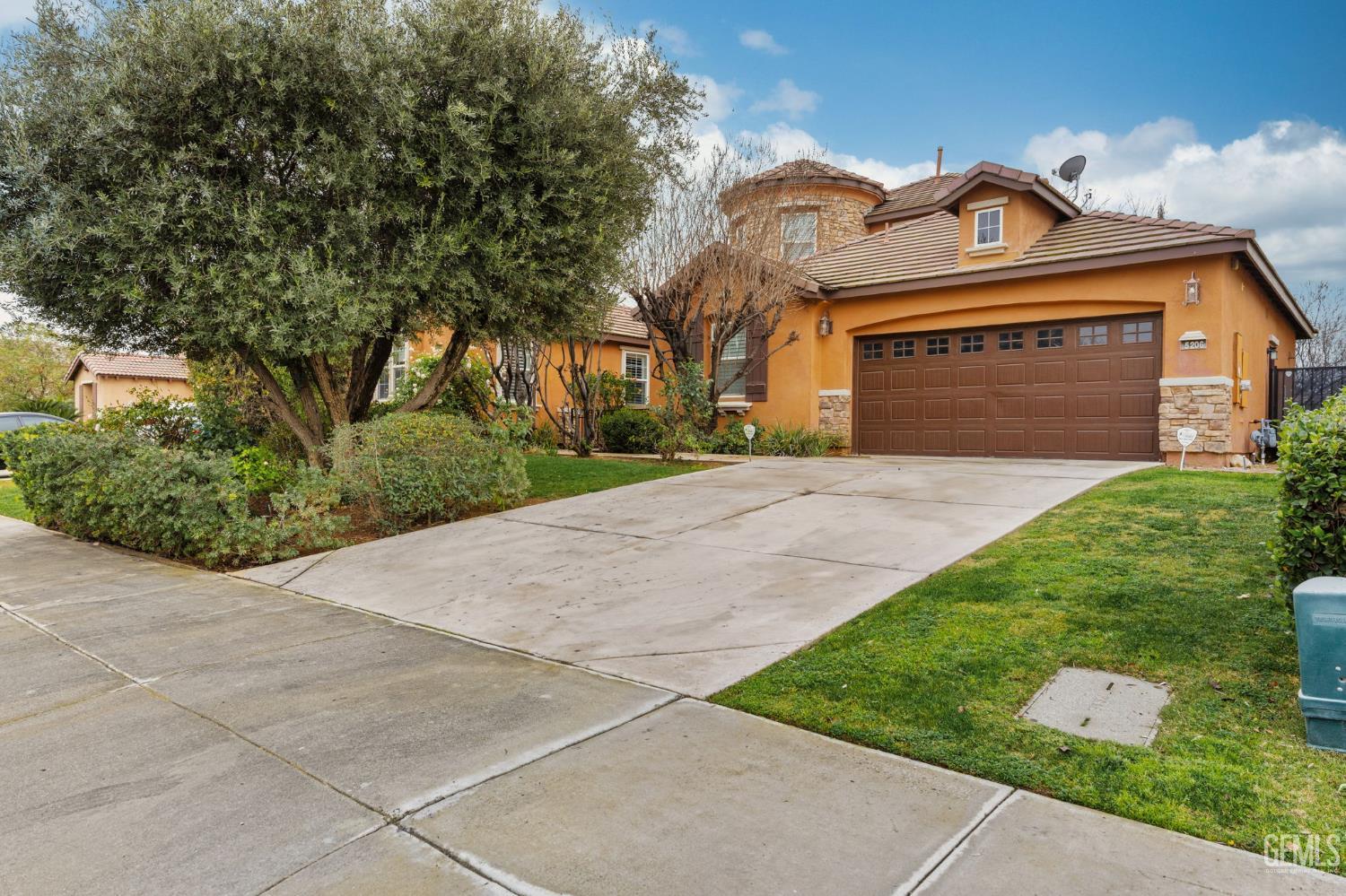 5206 Village Green Lane