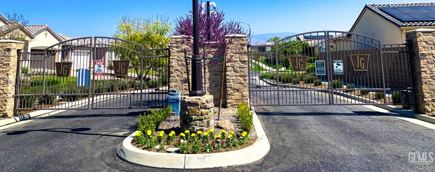 5206 Village Green Lane