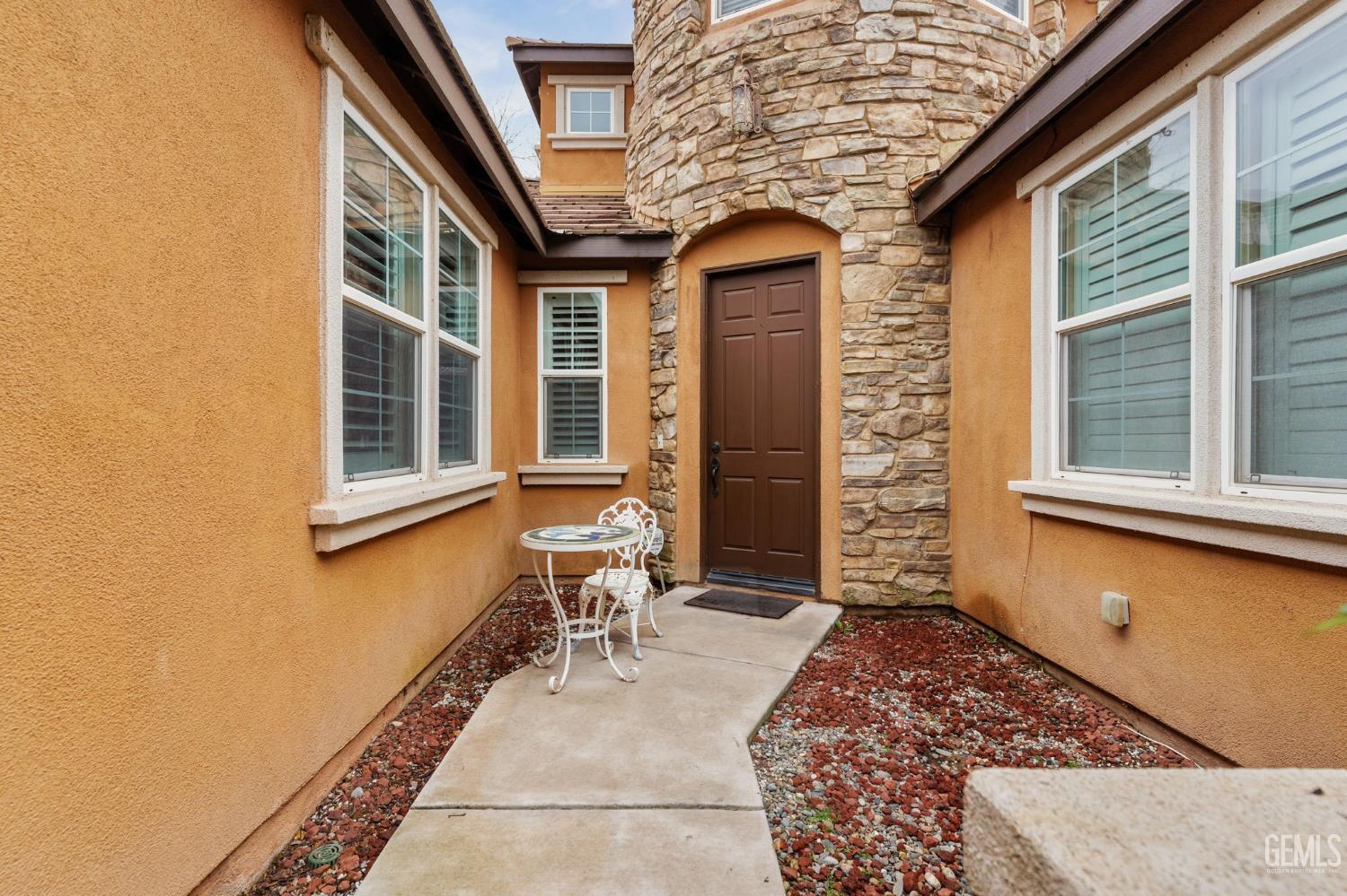 5206 Village Green Lane