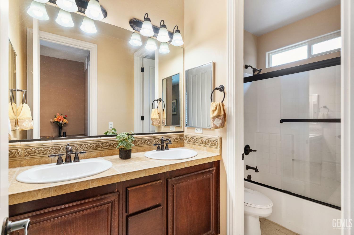 5206 Village Green Lane