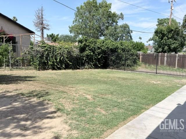 1105 S Oleander Avenue