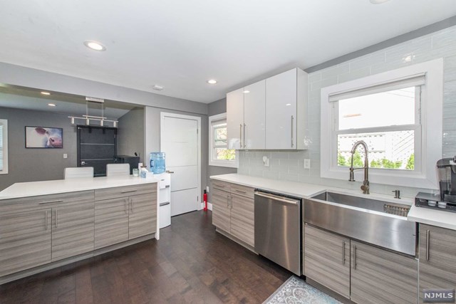 98 Scoles Avenue