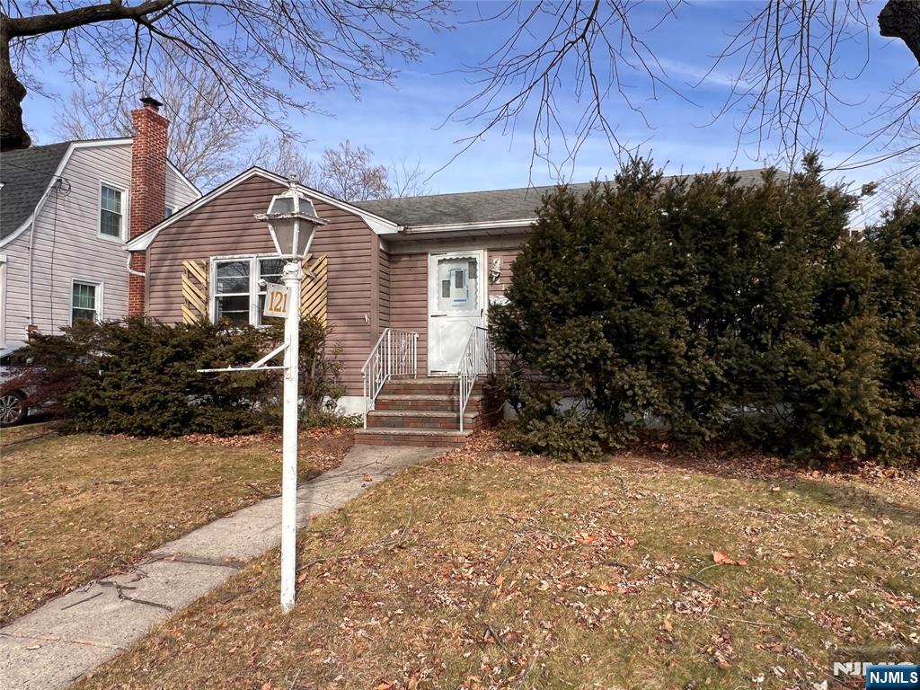 121 Woodbridge Avenue