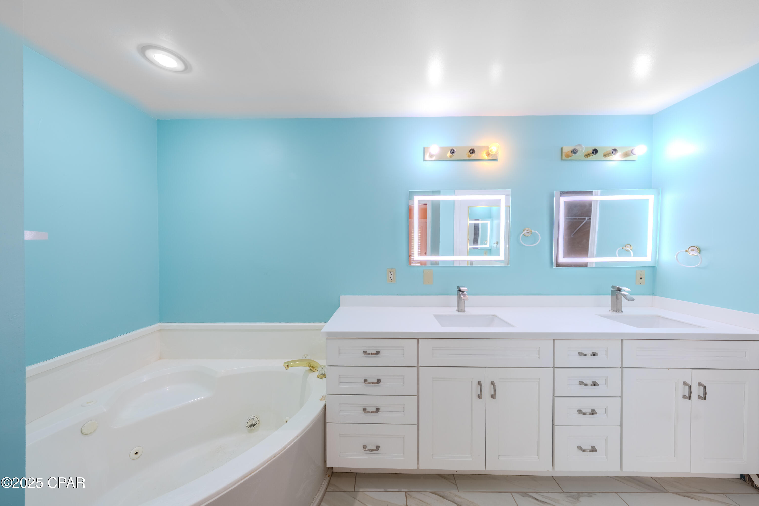 5239 Oak Drive