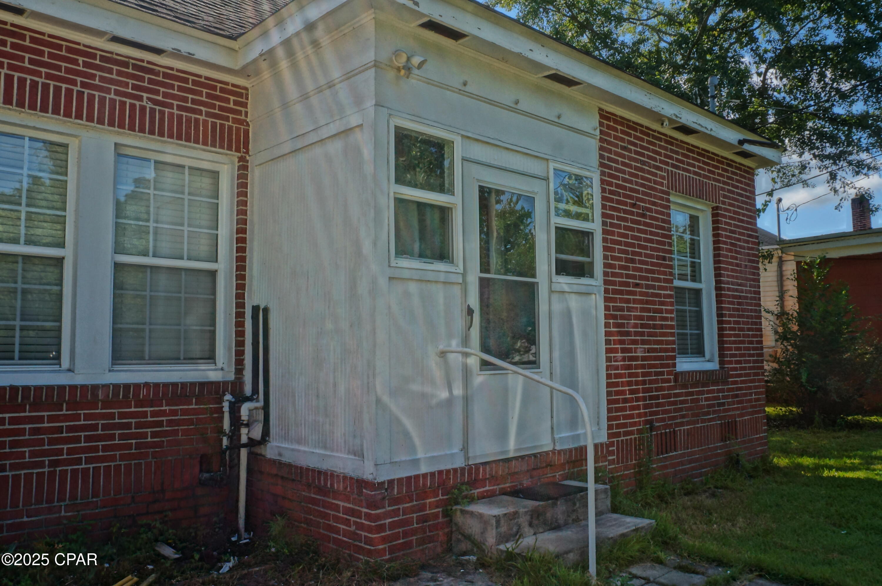 2935 Russ Street