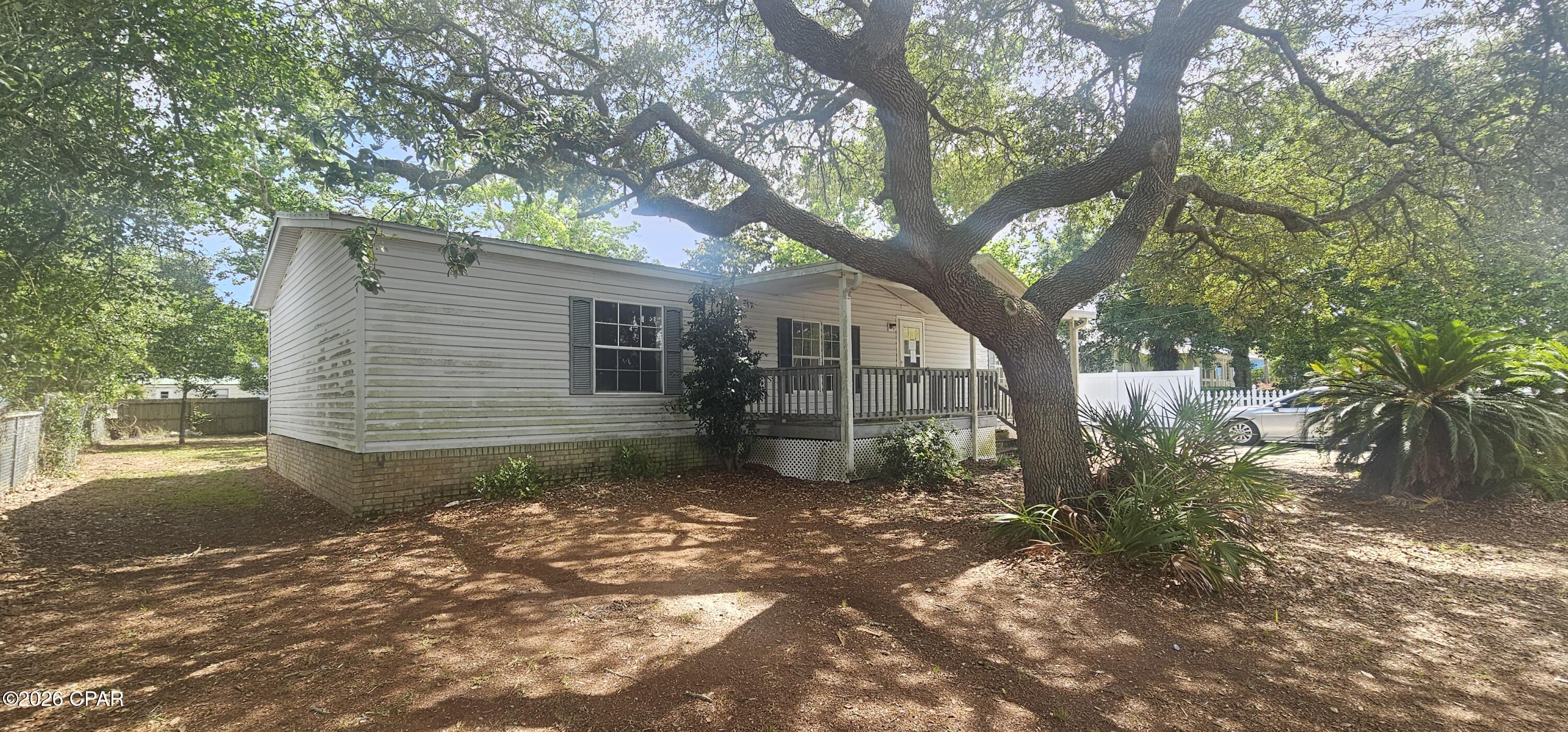 22017 Lakeview Drive
