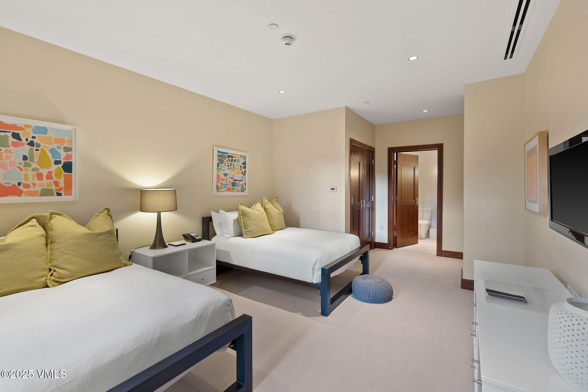 141 E Meadow 4G WEST