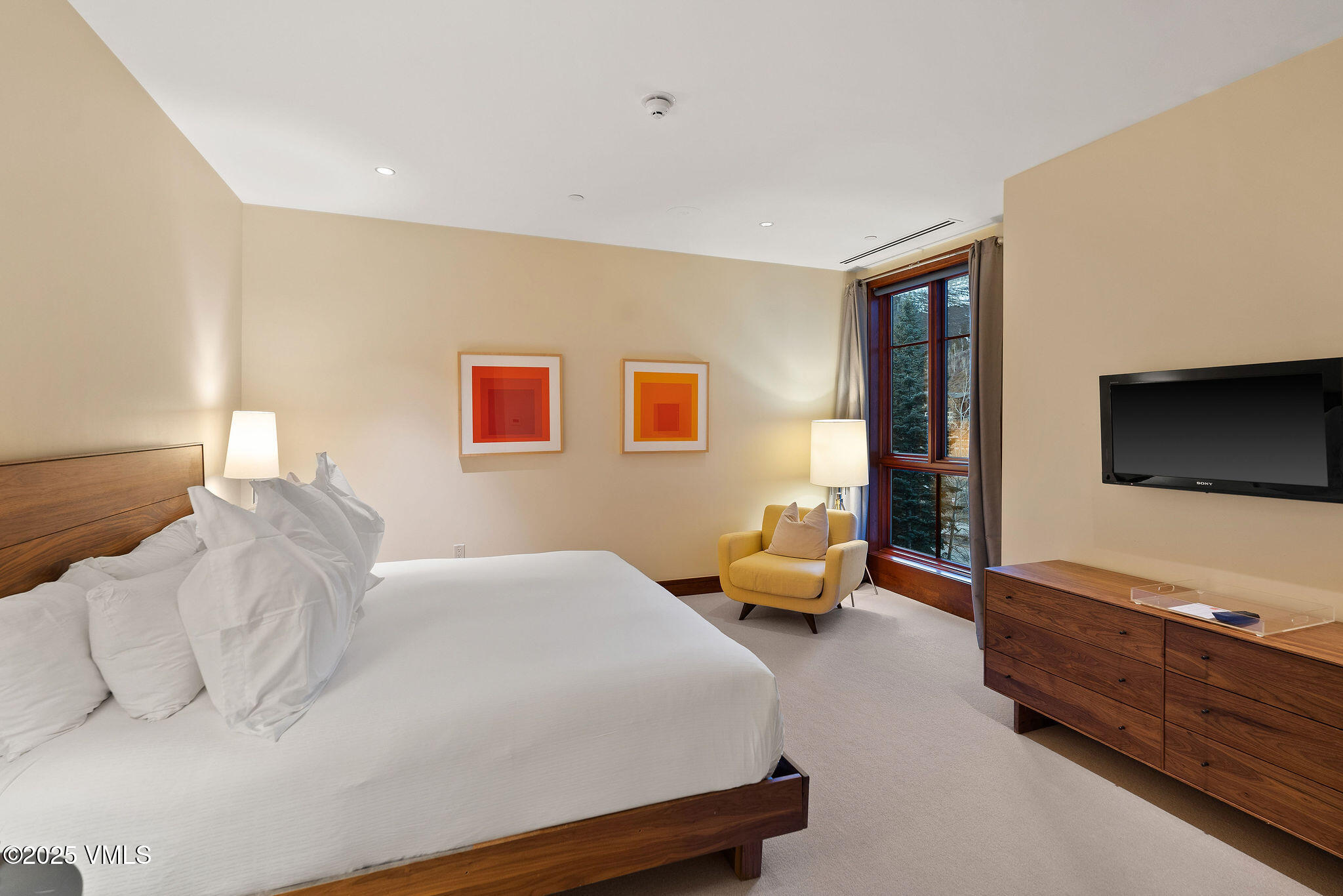 141 E Meadow 4G WEST