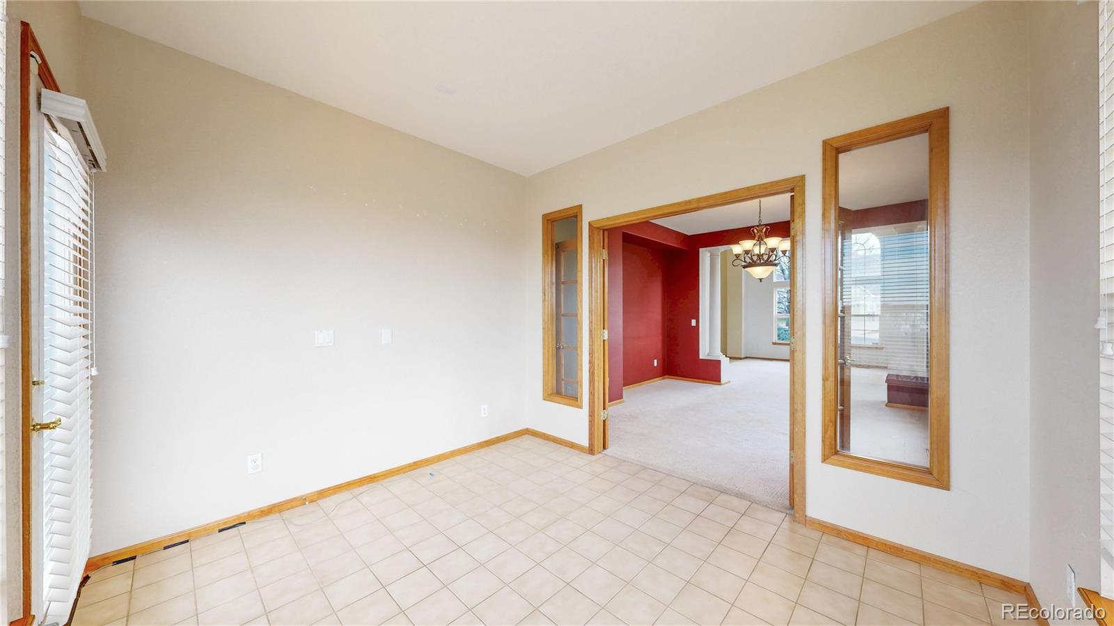 5904 S Ukraine Street