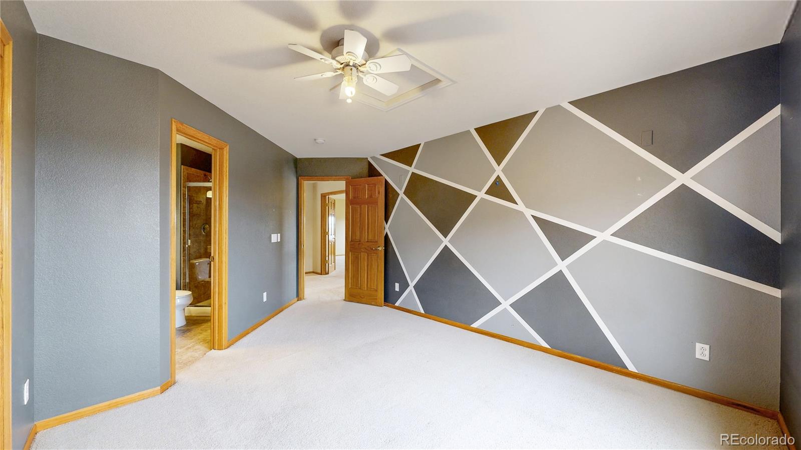 5904 S Ukraine Street