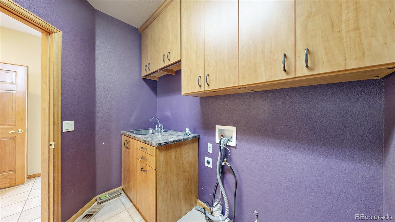 5904 S Ukraine Street