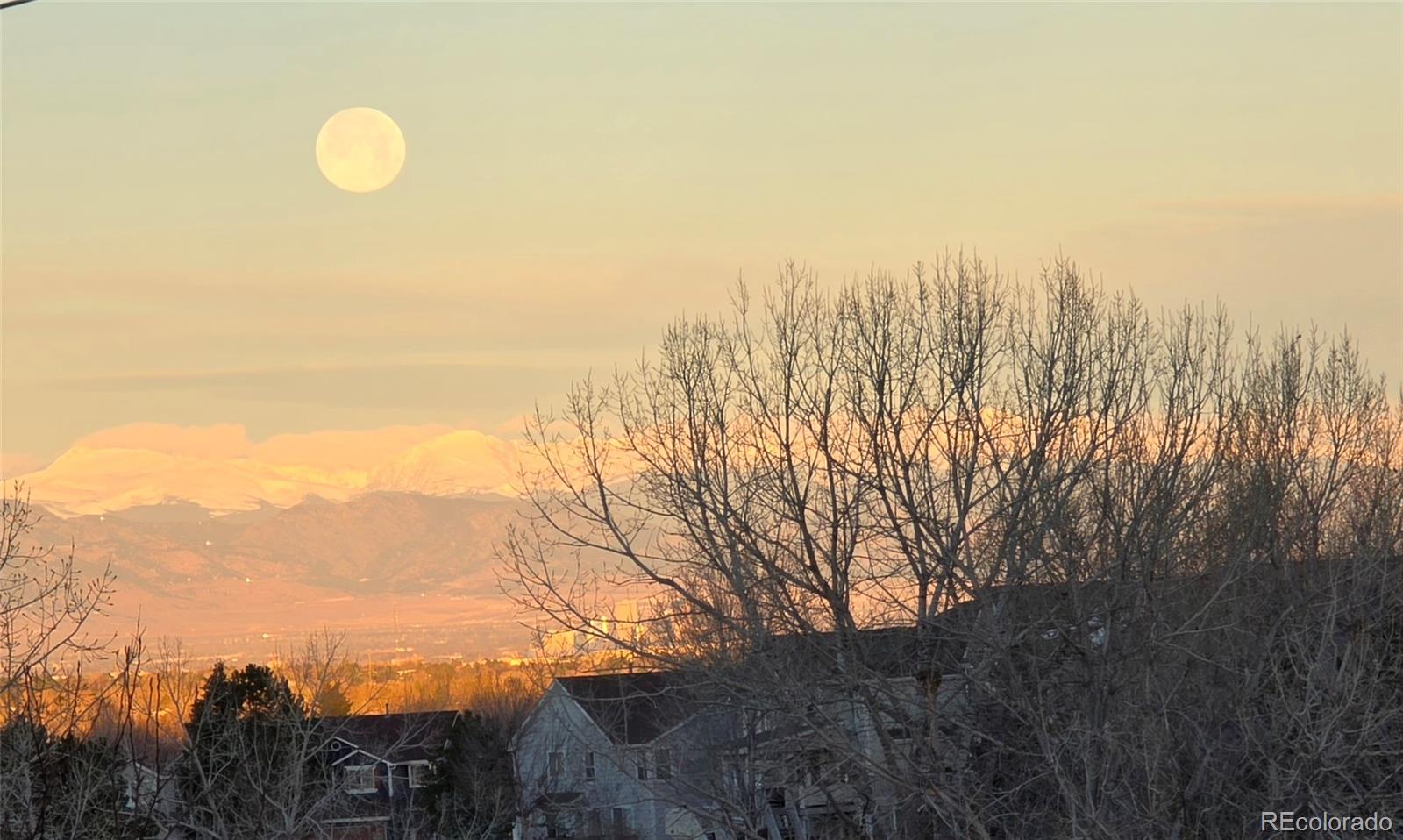 5904 S Ukraine Street