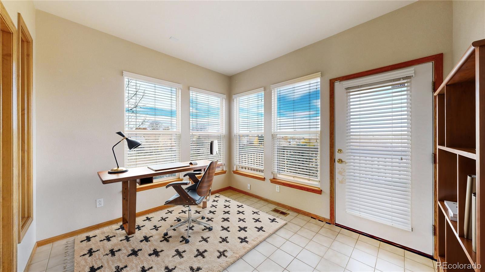 5904 S Ukraine Street