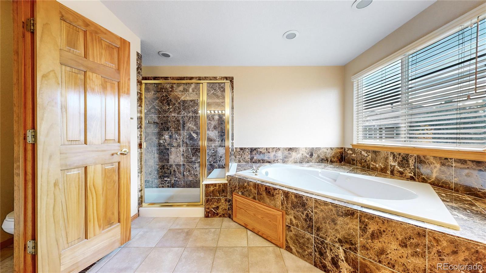 5904 S Ukraine Street