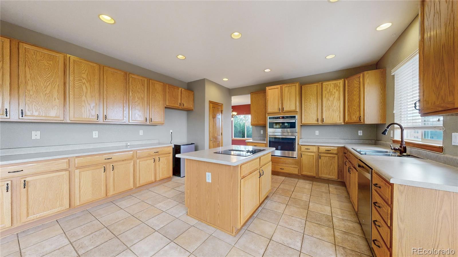 5904 S Ukraine Street