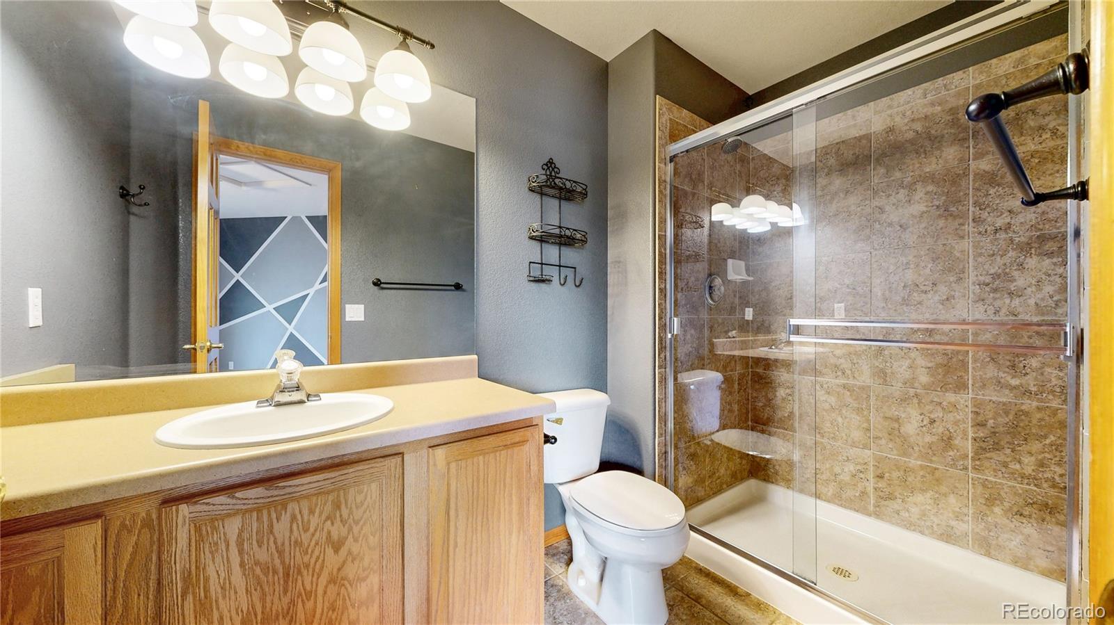 5904 S Ukraine Street