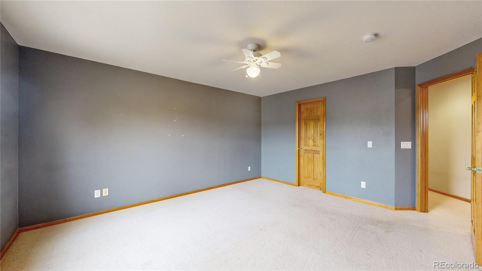 5904 S Ukraine Street