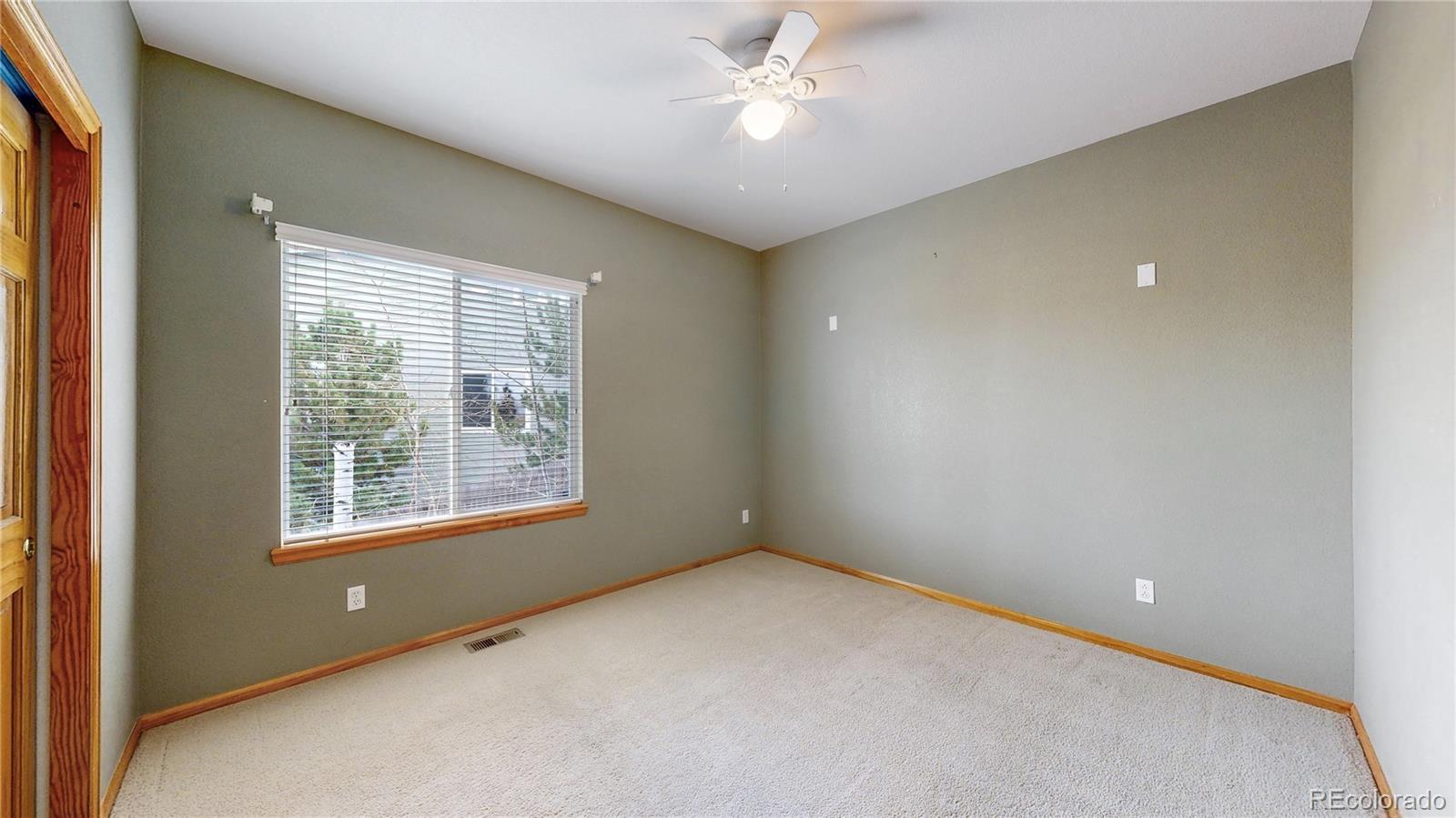 5904 S Ukraine Street